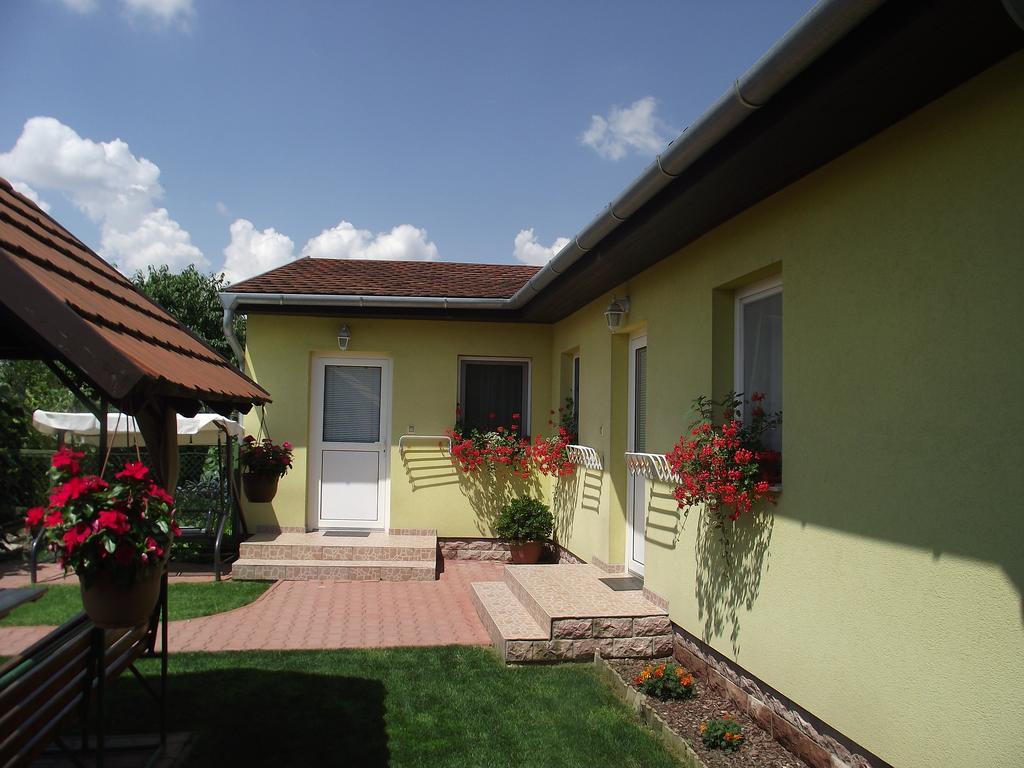 Apartman Kaszas Garden Мошонмадьяровар Экстерьер фото