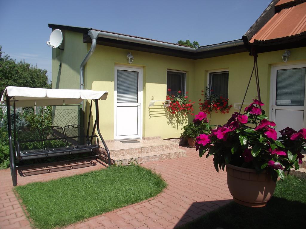 Apartman Kaszas Garden Мошонмадьяровар Номер фото
