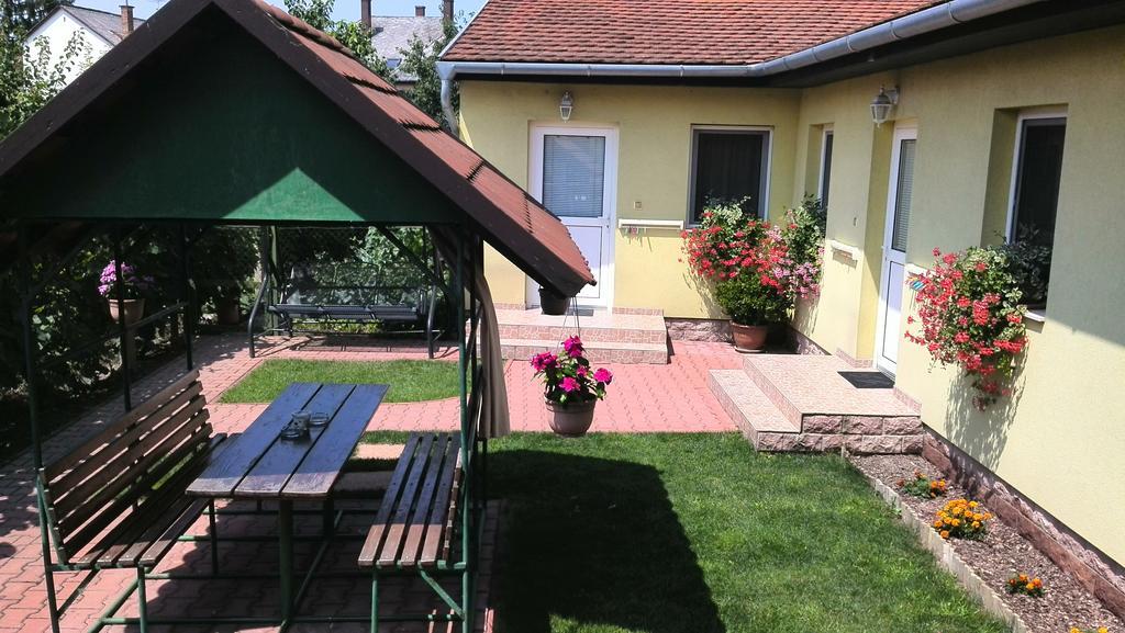 Apartman Kaszas Garden Мошонмадьяровар Экстерьер фото