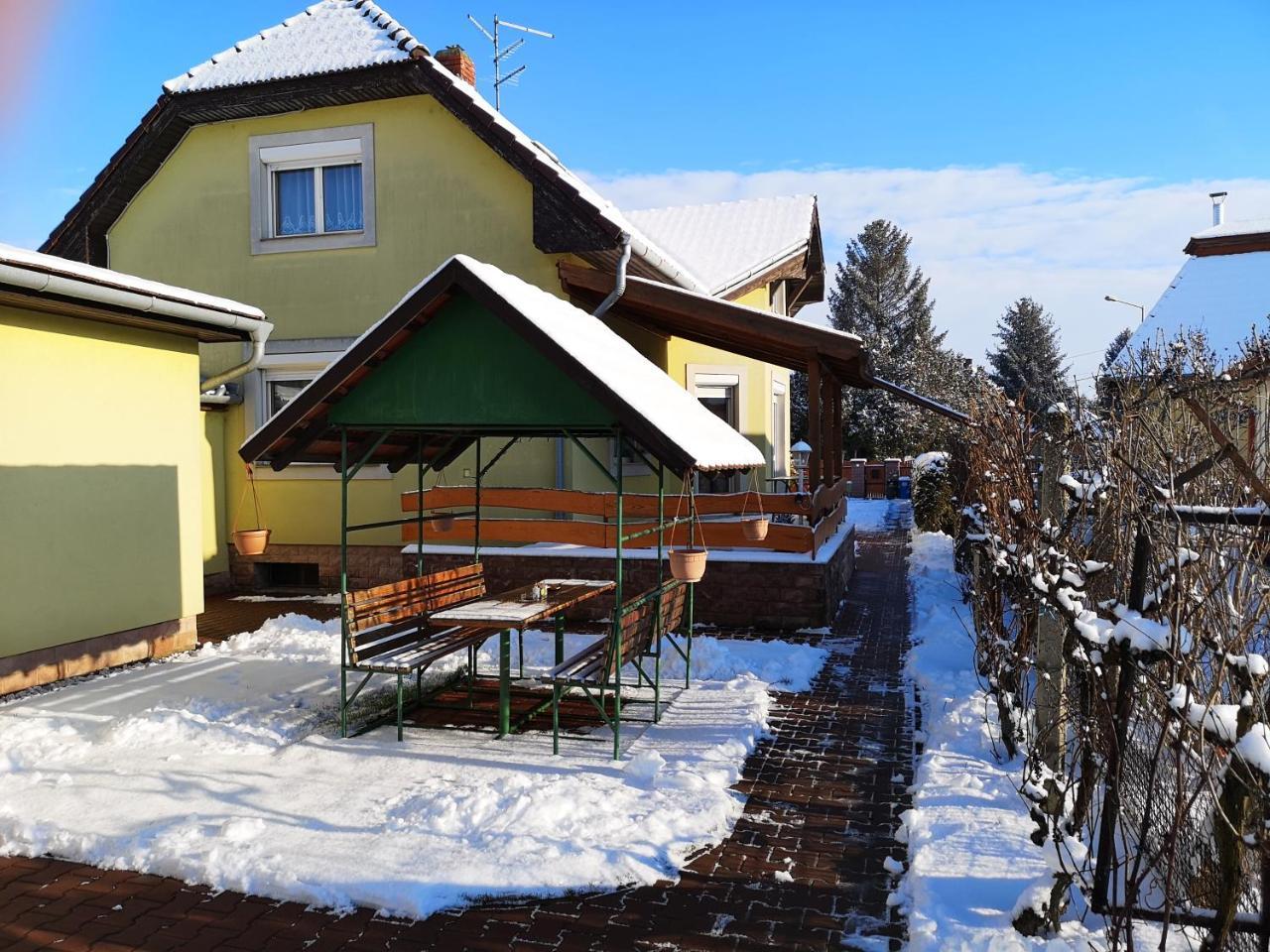 Apartman Kaszas Garden Мошонмадьяровар Экстерьер фото