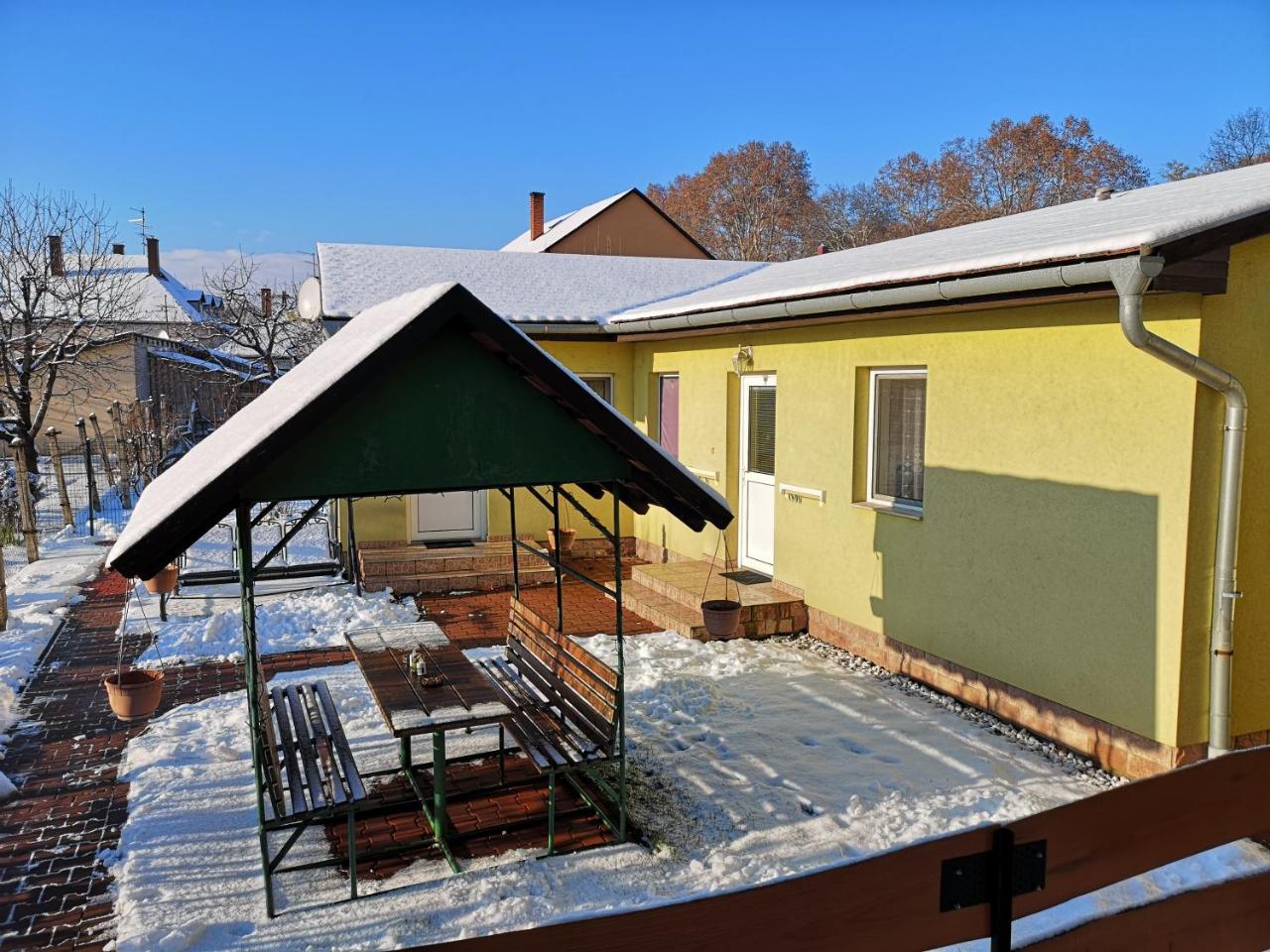 Apartman Kaszas Garden Мошонмадьяровар Экстерьер фото